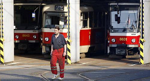 Stávka dopravních odborů probíhala 16. června v Praze. Nejezdilo metro a omezeně autobusy a tramvaje. Snímek je z Vozovna Strašnice.