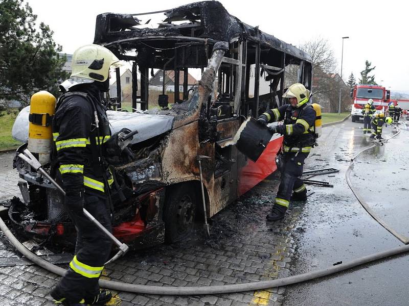 Požár autobusu v Kyjích.