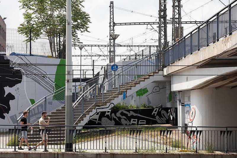 Mural Seifertova, motiv Železniční sítě a Praha.