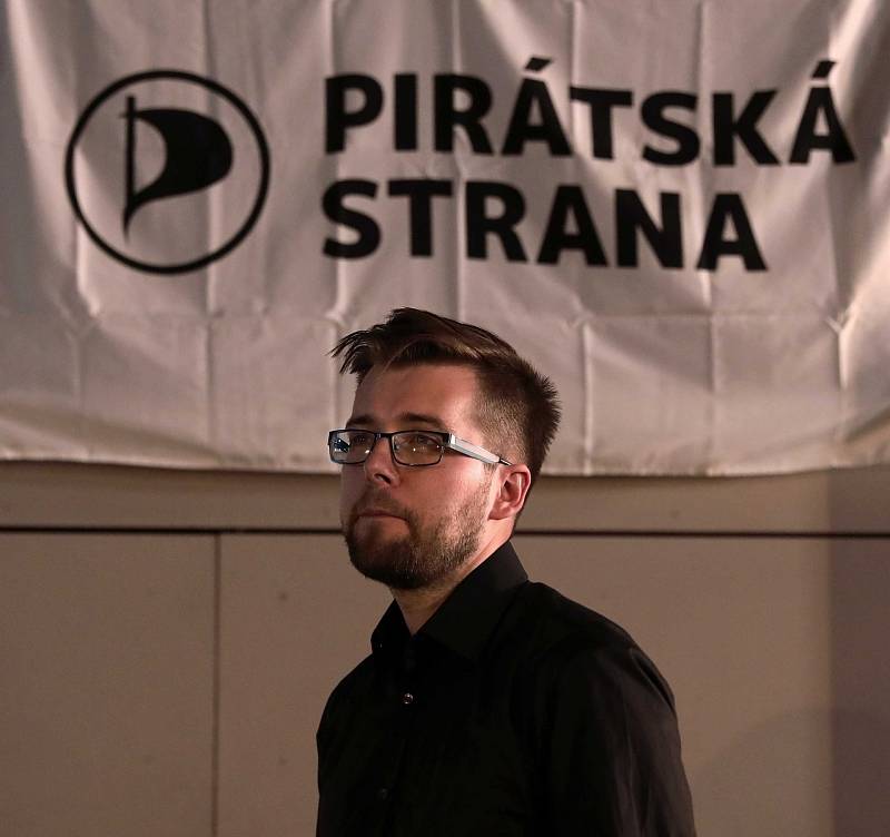 Čekání na výsledky voleb ve štábu Pirátské strany na lodi Cargo  Gallery. Na snímku Jakub Michálek.