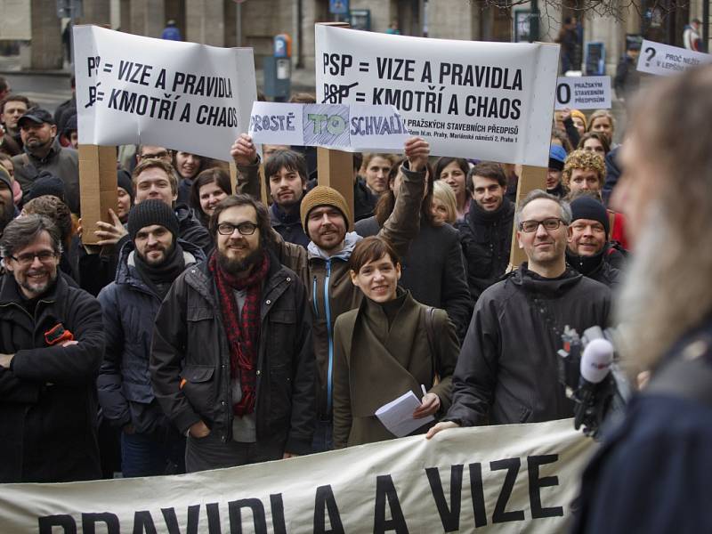 Shromáždění na podporu pražských stavebních předpisů se uskutečnilo ve čtvrtek 22. ledna 2015 před magistrátem.