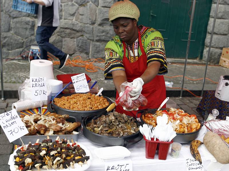 Náplavka Street Food na Smíchově.