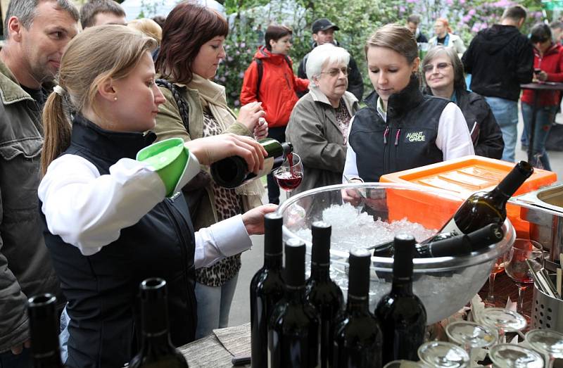 Třídenní svátek jídla Prague Food Festival začal v pátek 24. května 2013 v Královské zahradě Pražského hradu.