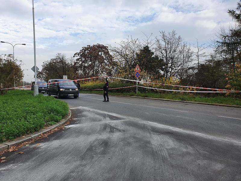 Z policejního vyšetřování střelby na chlapce v parku ve Slévačské ulici na Černém Mostě v Praze.