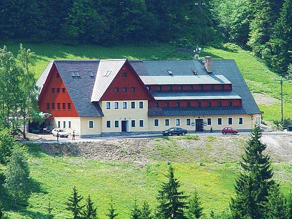 CHTĚJÍ ZDE HLASOVAT. Hotel Alpina ve Špindlerově Mlýně.