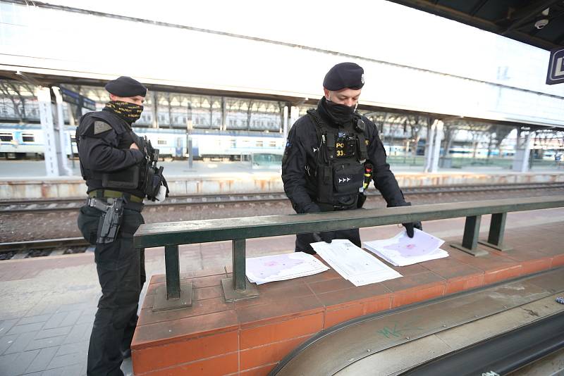 Vlak s uprchlíky z Ukrajiny přijel z Bohumína ve středu po osmé hodině ráno. Praha, Hlavní nádraží.