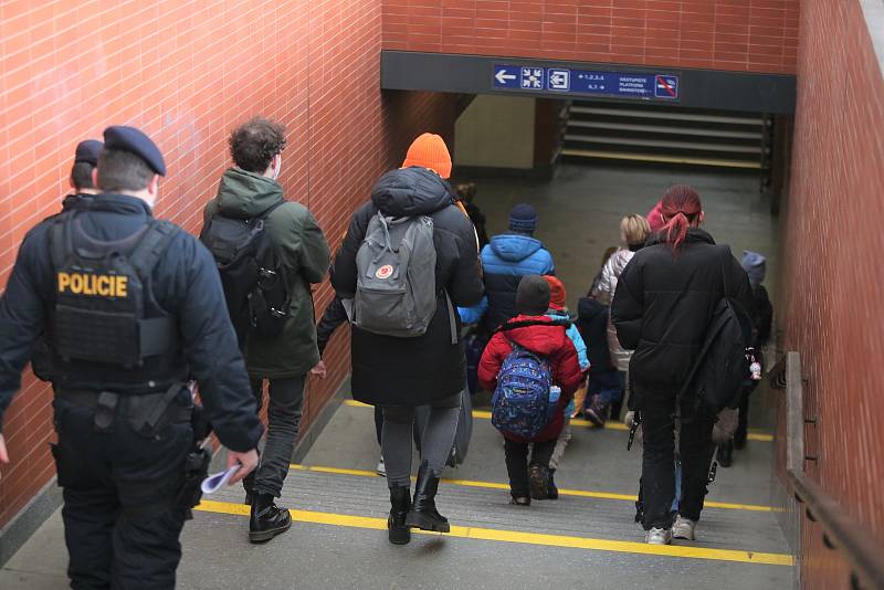 Vlak s uprchlíky z Ukrajiny přijel z Bohumína ve středu po osmé hodině ráno. Praha, Hlavní nádraží.