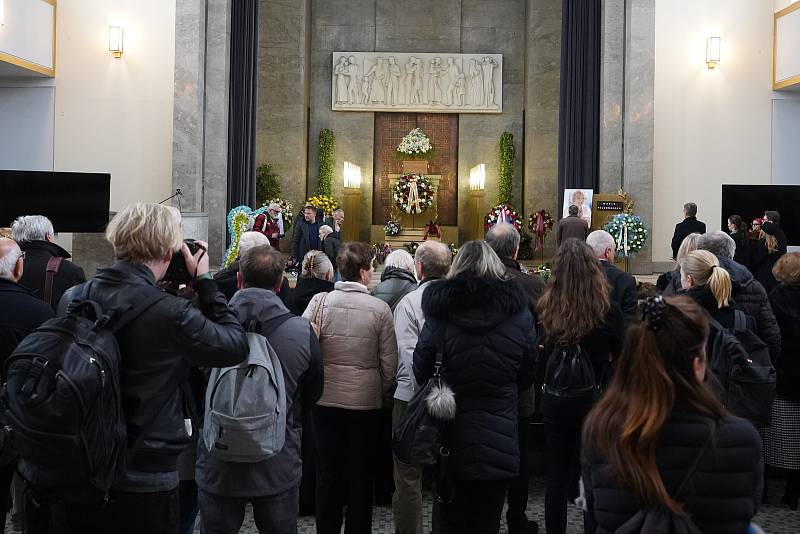 Z posledního rozloučení se scenáristkou a režisérkou Marií Poledňákovou ve velké obřadní síni krematoria v pražských Strašnicích.