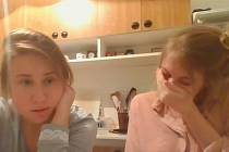 Dvě studentky z Prahy popisují své zkušenosti s koronavirem.