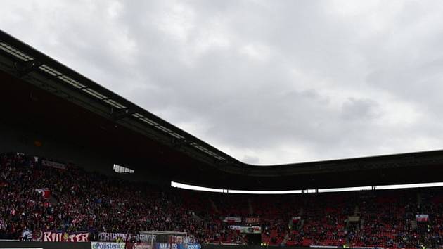 17. kolo první fotbalové ligy: Slavia Praha - Vysočina Jihlava. Kvůli výpadku osvětlení byl odložen začátek zápasu.