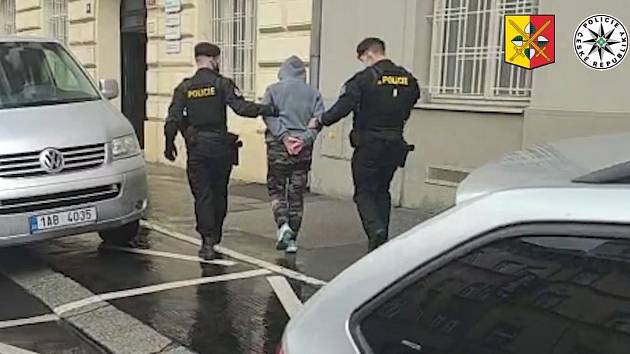 Žena ohlásila, že na pražském hlavním nádraží je bomba. Policisté ji záhy dopadli.