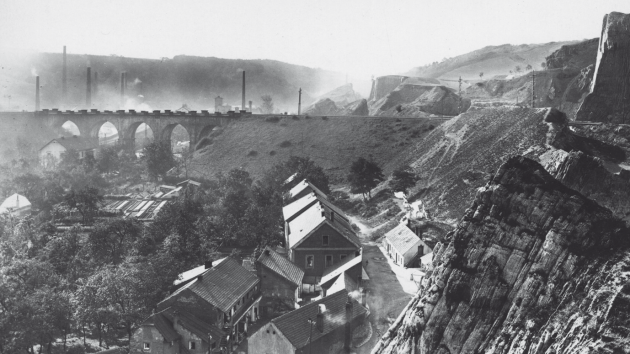 Hlubočepy - Celkový pohled od Žvahova Pohlednice, foto J. Němec, před rokem 1918
