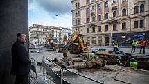 Kvůli noční havárii vodovodního potrubí je od pondělního zcela uzavřena Sokolská ulice v centru Prahy u křižovatky s Ječnou.