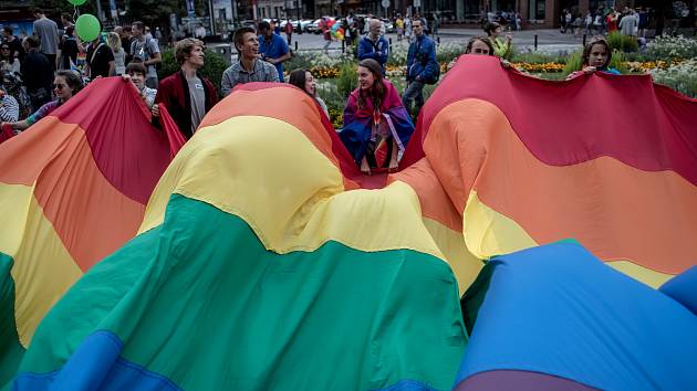 Průvod hrdosti gayů, leseb, bisexuálů, translidí (LGBT) Prague Pride prošel Prahou.