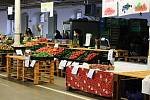 V pondělí 12. dubna 2021 se do Haly 22 Pražské tržnice v Holešovicích opět vrátil běžný život – tedy více než padesátka prodejců ovoce, zeleniny a dalších lokálních potravin od malých zemědělců, výrobců a pěstitelů.