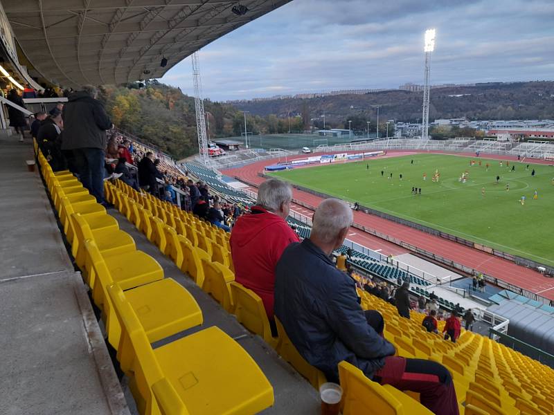 Atmosféra, pivo a klobásky při pohárovém derby Dukla - Slavia