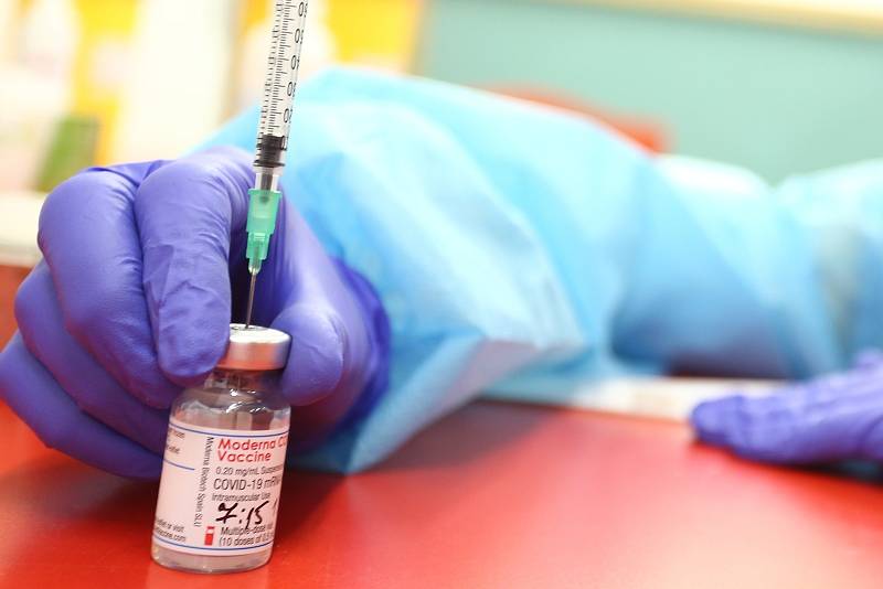 Zahájení očkování na poliklinice ve Spálené ulici vakcínou Moderna v pondělí 1. března 2021.