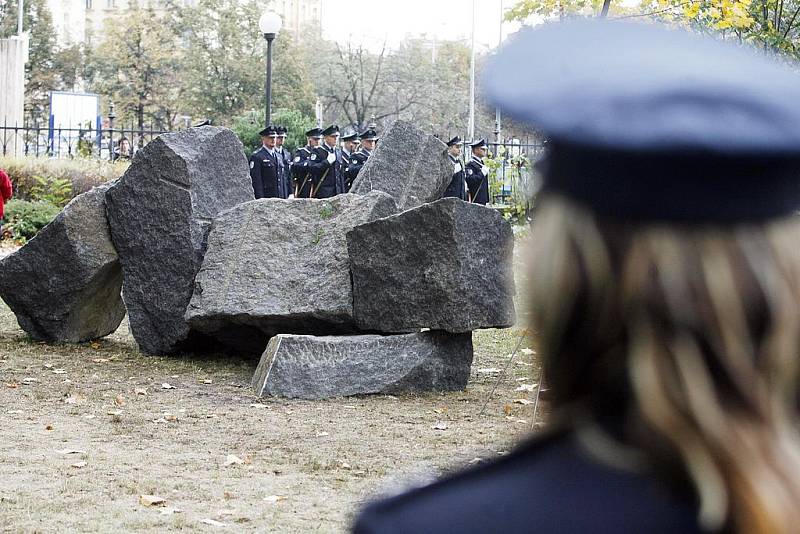 V parku v areálu Muzea policie ČR byl slavnostně odhalen pomník padlým policistům a hasičům. Autorem pomníku je sochař Kurt Gebauer.