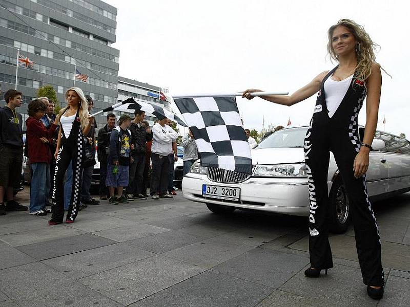 U pražského hotelu Hilton se 10. září 2010 uskutečnil start neoficiálního závodu luxusních vozů Diamond Race, který je českou obdobou milionářského závodu Gumball 3000.