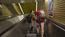 Několik lidí se 11. ledna v pražském metru zúčastnilo No pants subway ride.