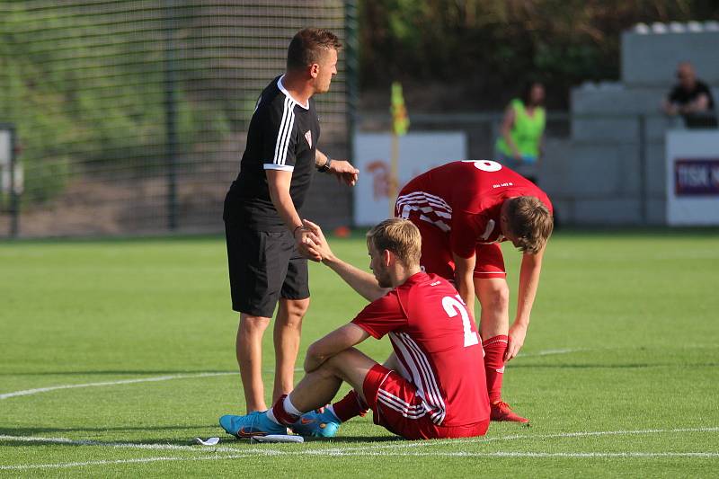 Fotbalisté Slavie Praha B (v tmavém) vyhráli nad Zápy i druhý barážový duel o postup do FNL, tentokrát 3:2.