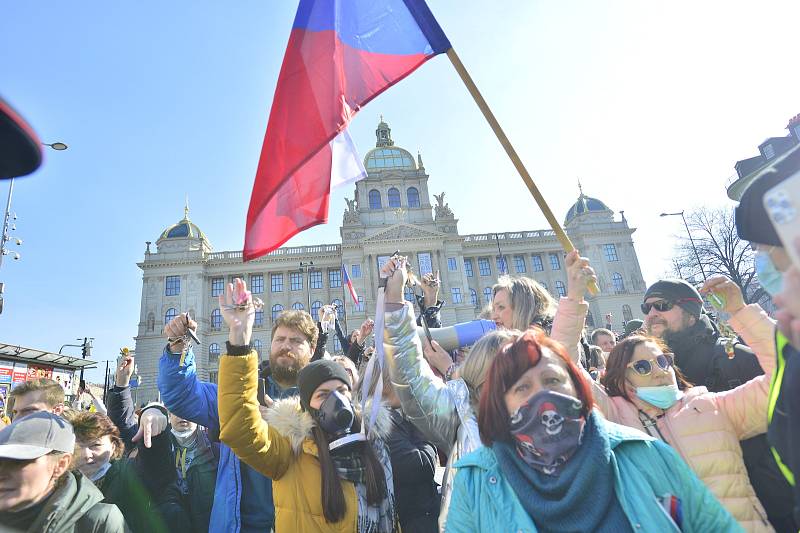 Demonstrace na Václavském náměstí v Praze 7. března 2021.