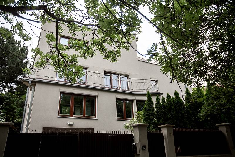 Vila ve Štursově ulici č. 1046 se prodala za 70 000 000.- Kč.