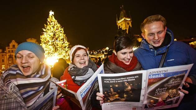 Česko zpívá koledy na Staroměstském náměstí v Praze.