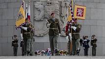 Pietní akt při příležitosti 72. výročí ukončení 2. světové války 8. května před Národním památníkem na Vítkově v Praze.