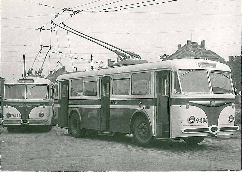 Trolejbusy Škoda a Tatra v pražských ulicích