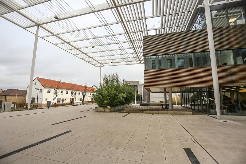 Vědecké výzkumné centrum zaměřené na laserovou techniku ELI Beamlines v Dolních Břežanech.