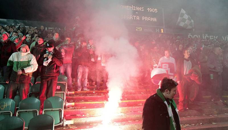 18. kolo první fotbalové ligy: Bohemians 1905 - Sparta Praha 1:2 (1:1). 