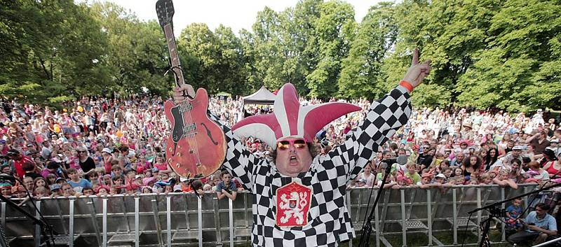 Největší rodinný festival v ČR Kašpárkohraní – hudba, divadlo, hry se konal v Letenských sadech.