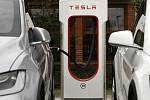 Otevření nové dobíjecí stanice Tesla Supercharger ve Vestci u Prahy.