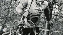 Pavel Vršický při cyklokrosovém závodě v roce 1975.
