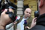 Volný odcházel od Městského soudu v Praze Antonín Saleta, poslední z obžalovaných v kauze 154milionové loupeže století z roku 2002. Soud ho zprostil obžaloby - prozatím nepravomocně - pro nedostatek důkazů.