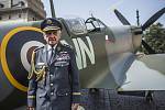 Spitfire ozdobil v pátek pražské Hradčanské náměstí na připomínku 70. výročí návratu československých letců do vlasti. Emil Boček.