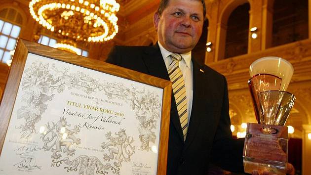 Vítězem osmého ročníku Vinař roku byl 19. srpna 2010 v Praze na Žofíně vyhlášen Josef Valihrach z Krumvíře (na snímku). Jeho vinařství tak obhájilo vítězství z loňského roku. 