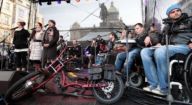 Koncert kapely The Tap Tap "Už jsme trochu dál", který představil nejlepší příklady integrace a inkluze handicapovaných v ČR. Václavské náměstí 21. února