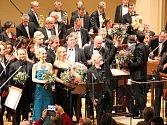 Loňský ročník Film Music Prague navštívil i světový skladatel Patrick Doyle (s květinou nad hlavou). Diváci ho v Rudolfinu odměnili bouřlivým potleskem ve stoje.
