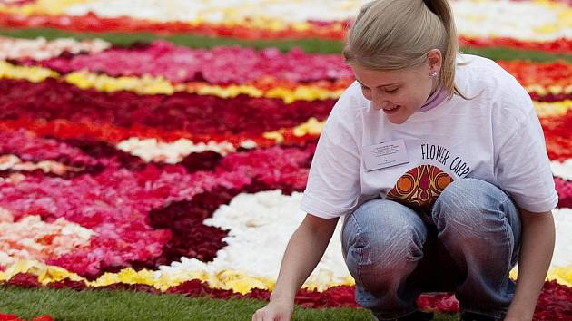 Na Staroměstském náměstí vyrostl květinový koberec - Pražský deník