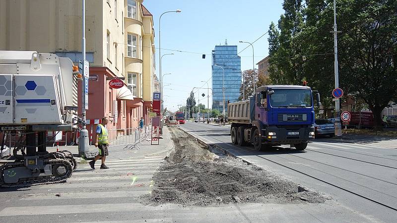 Rekonstruce zastávky Na Maninách.