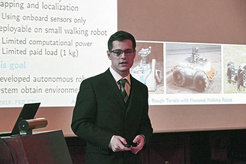 Student Jan Bayer. Roboti z ČVUT dobývají svět na soutěži DARPA nazvané UrbanCircuit ve zlatých dolech v USA.