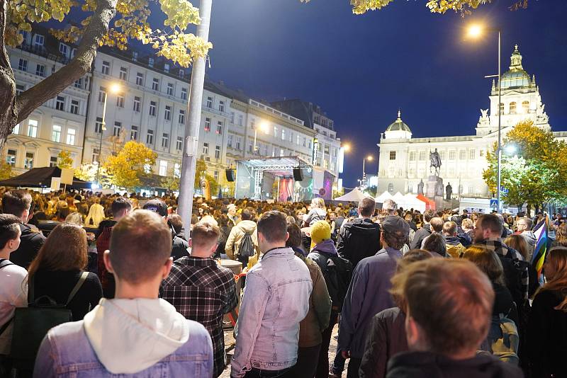 Z demonstrace Společně proti nenávisti k uctění památky obětí střeleckého útoku v Bratislavě