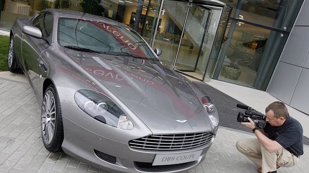 Společnost AUTO-EXNER, která jako jediná v České republice získala statut oficiálního prodejce legendárních vozů Aston Martin zahájila 29. dubna 2009 provoz prodejního a servisního místa v komplexu Sykora Home v pražské Českomoravské ulici. 