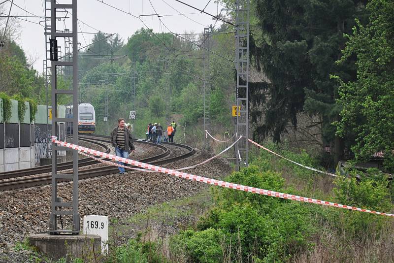 Sebebraždu skokem pod vlak spáchala v úterý zpěvačka Iveta Bartošová. 