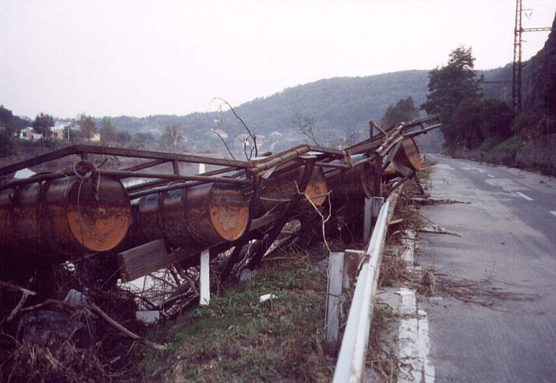 Povodně z roku 2002 v hlavním městě. Fotografie jsou z městské části Praha-Sedlec.