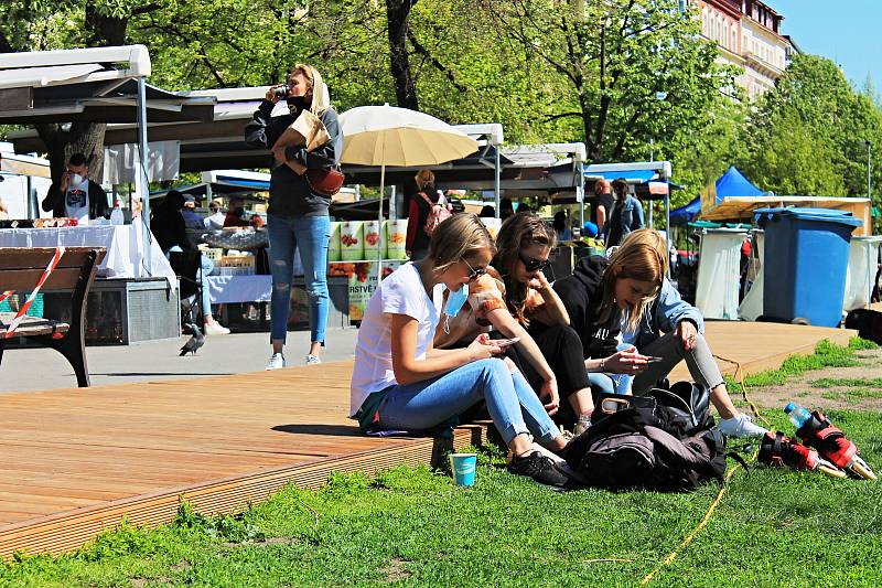 Farmářské trhy na náměstí Jiřího z Poděbrad se ve středu 22. dubna znovu otevřely.