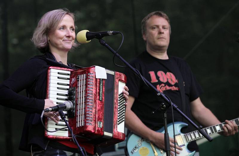 Kapela Tři sestry zahájila ve čtvrtek 21. května 2015 oslavy 30. výročí svého založení začátkem festivalu 30 let Open Air v pražském branickém A parku Ledárny a zároveň pokřtila své nové album Fernet Underground.