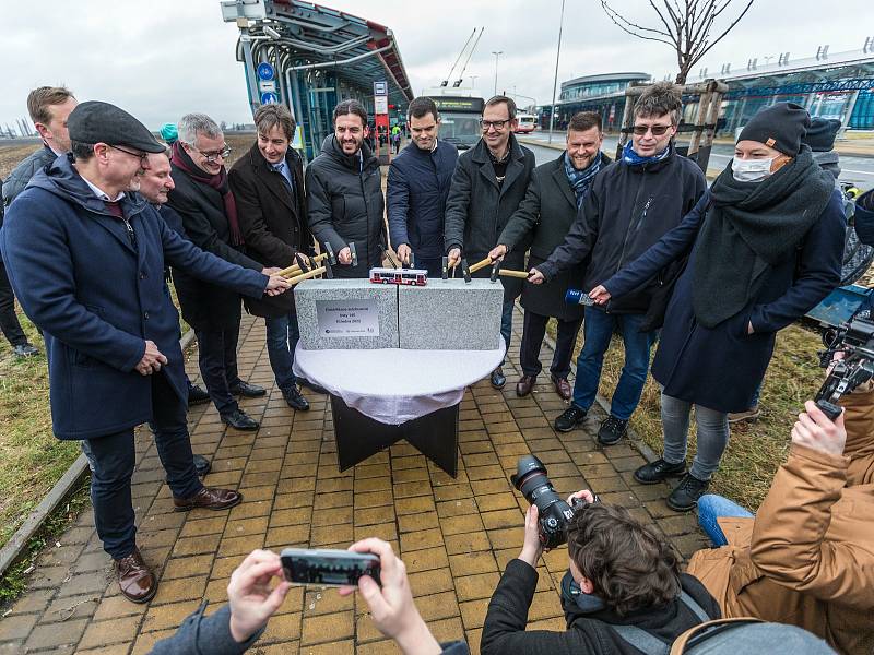 Slavnostní zahájení stavby trolejbusové tratě Palmovka – Prosek a Letňany – Čakovice v rámci projektu elektrifikace autobusové linky č. 140 Palmovka – Miškovice, která se po dokončení stavebních prací změní na trolejbusovou linku č. 58.